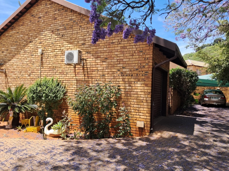 3 Bedroom Property for Sale in Safari Gardens North West